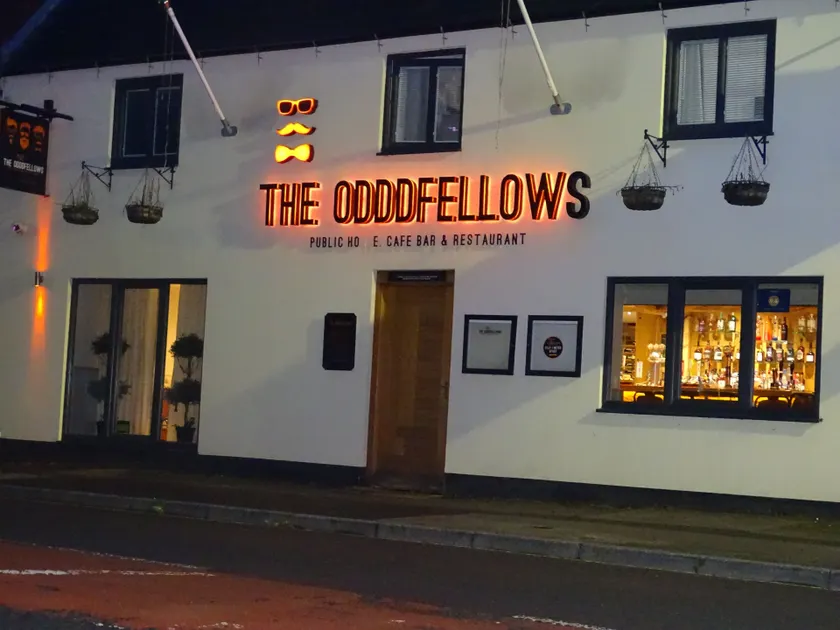 Odddfellows Hotel Bar and Grill - Image 1
