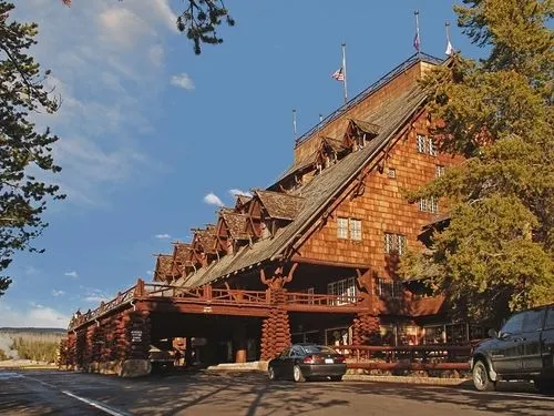 Old Faithful Inn - Inside the Park - Image 1