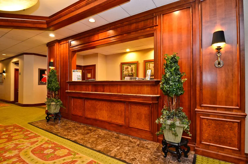 Mercury Grand Hotel - Image 1