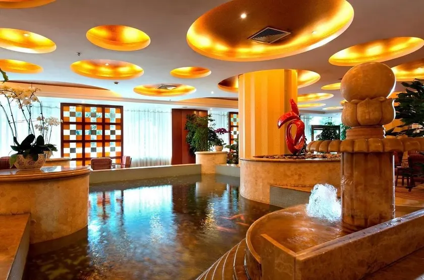 Xiangyang Hotel - Image 1