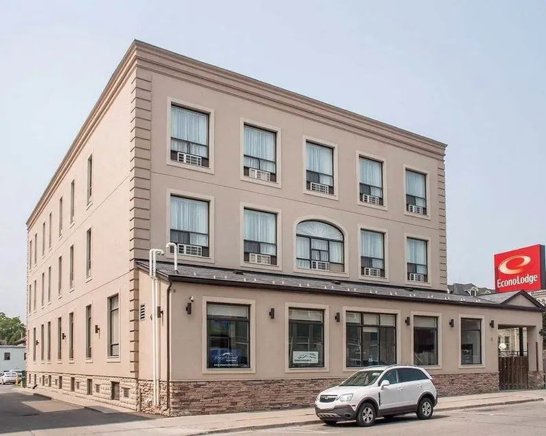 Woodstock Inn and Suites - Image 1