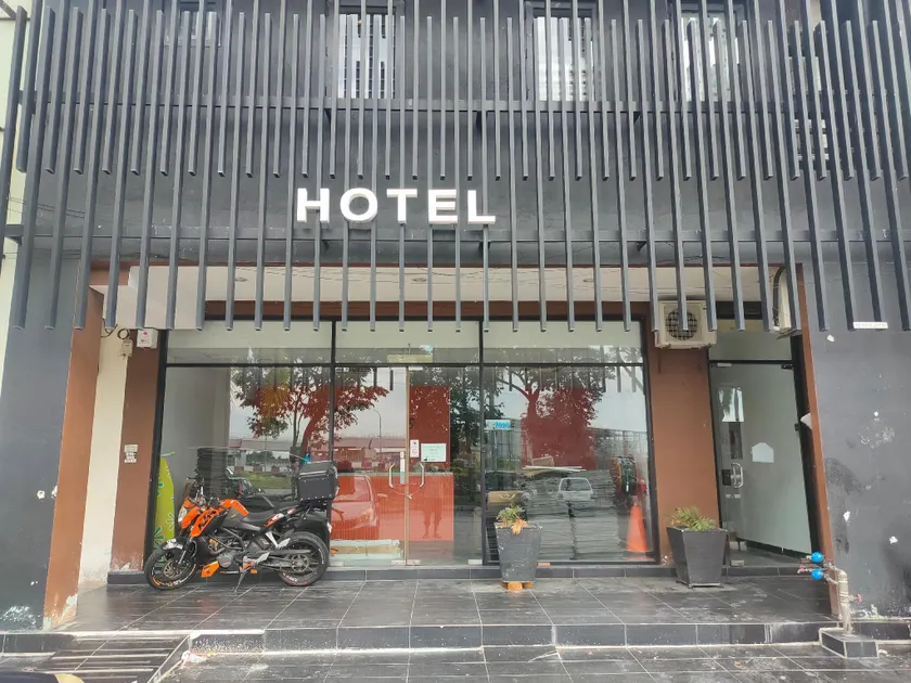 BR Parklands Hotel - Image 1