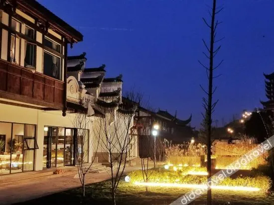 Huali Hotel - Image 1