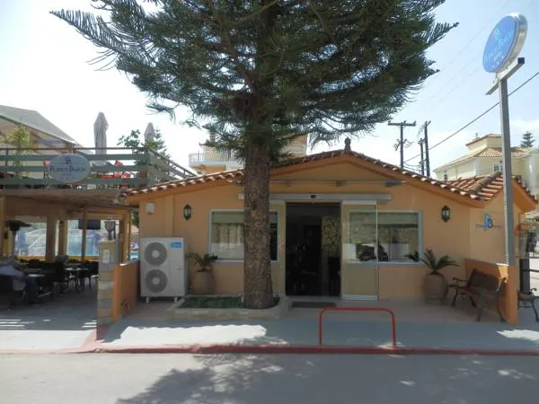 Planos Beach Aparthotel - Image 1