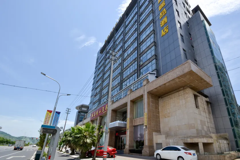 Royal Regent Hotel - Image 1
