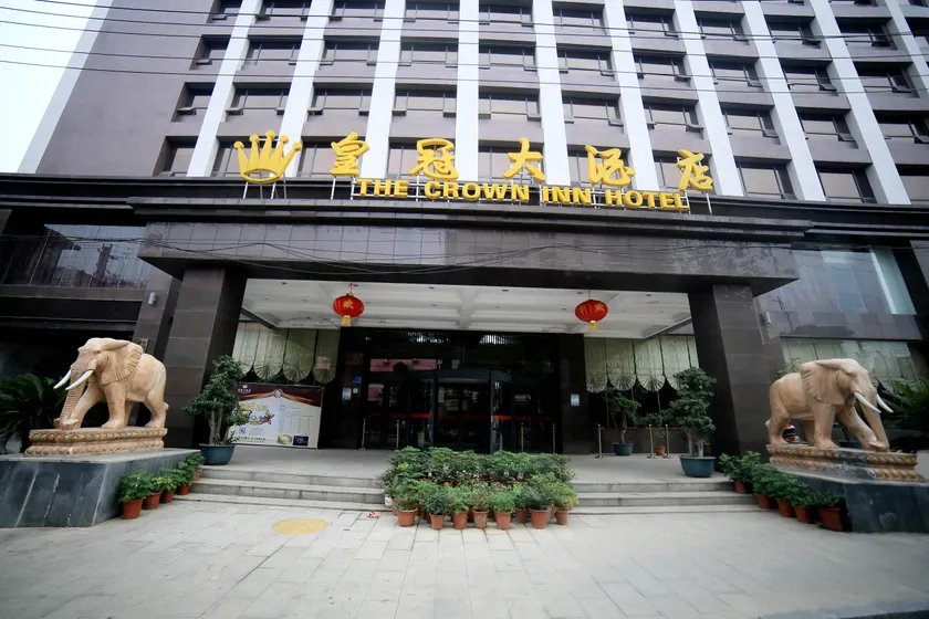 Shishou Crown Hotel - Image 1