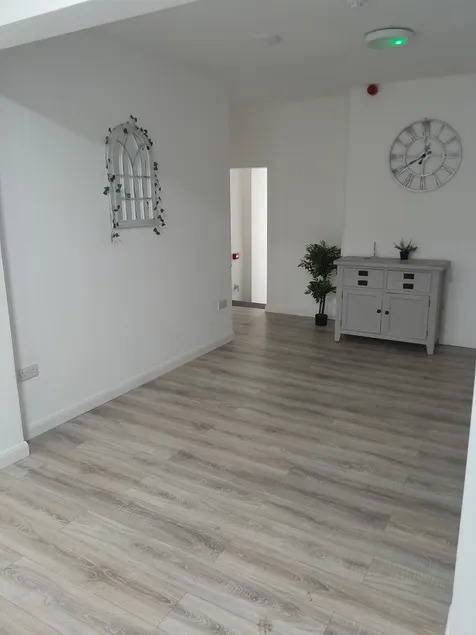 The Broadway Rooms - Image 1