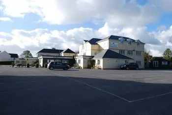 Woodridge Inn Hotel - Image 1