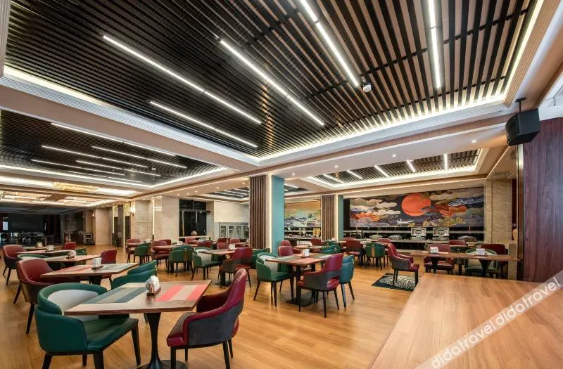 HUAYI Hotel (Shenzhen North Railway Station) - Image 1