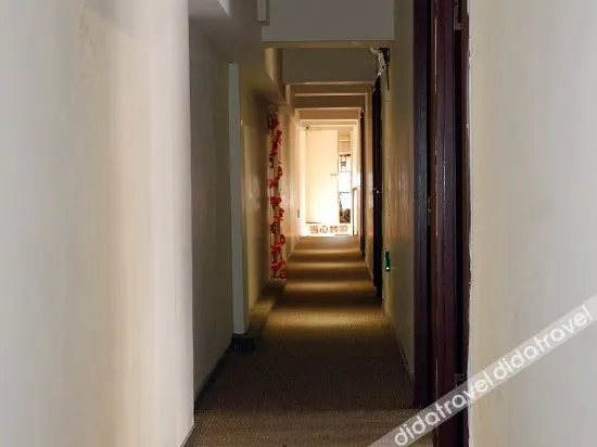 Baifeite Theme Hotel - Image 1