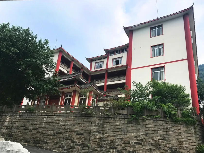 Huaying Mountain Hotel - Image 1