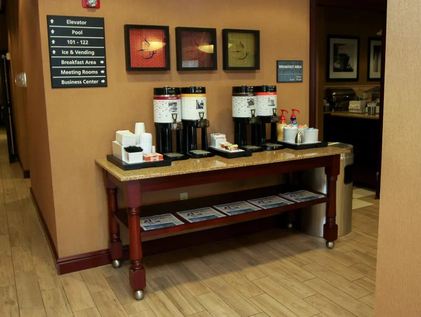 Hampton Inn Clinton - Image 1