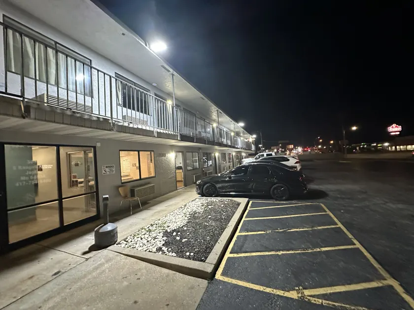 Super 7 INN - Image 1