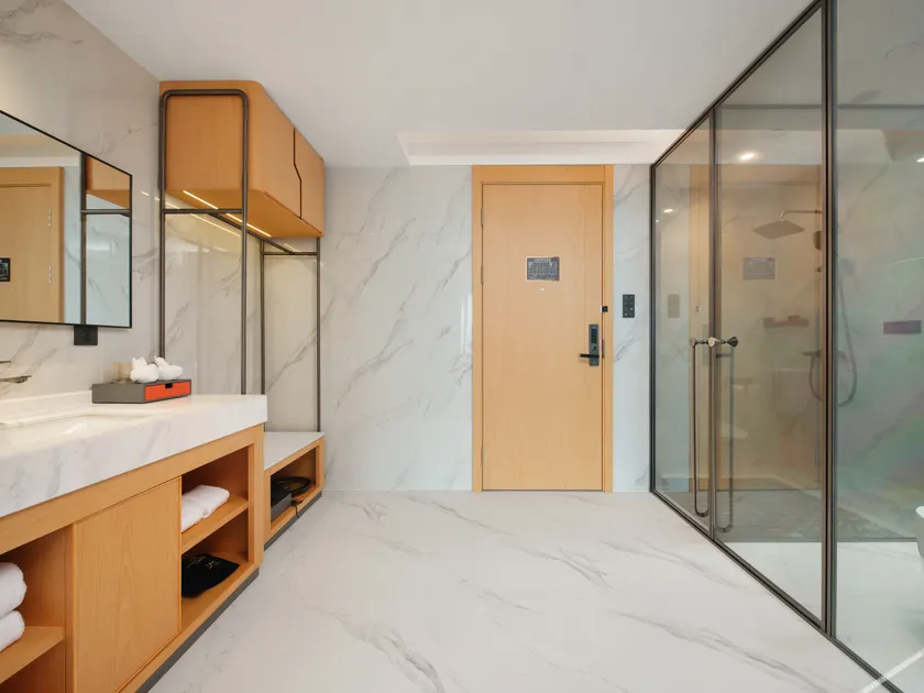 Xichang Huazhong Platinum Hotel (Qionghai Wetland Park Branch) - Image 1