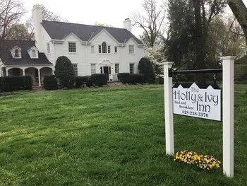 The Holly and Ivy Inn - Image 1