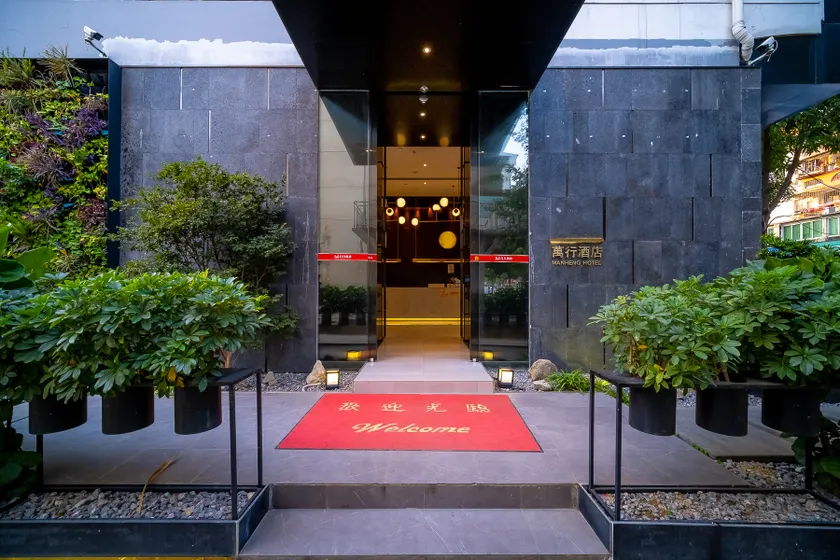 Manheng Hotel - Image 1
