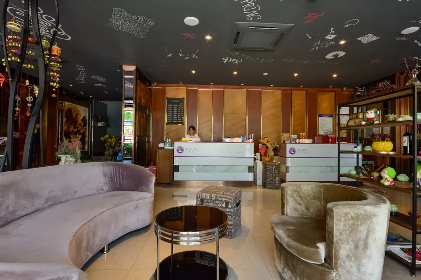 BOBO HOTEL - Image 1