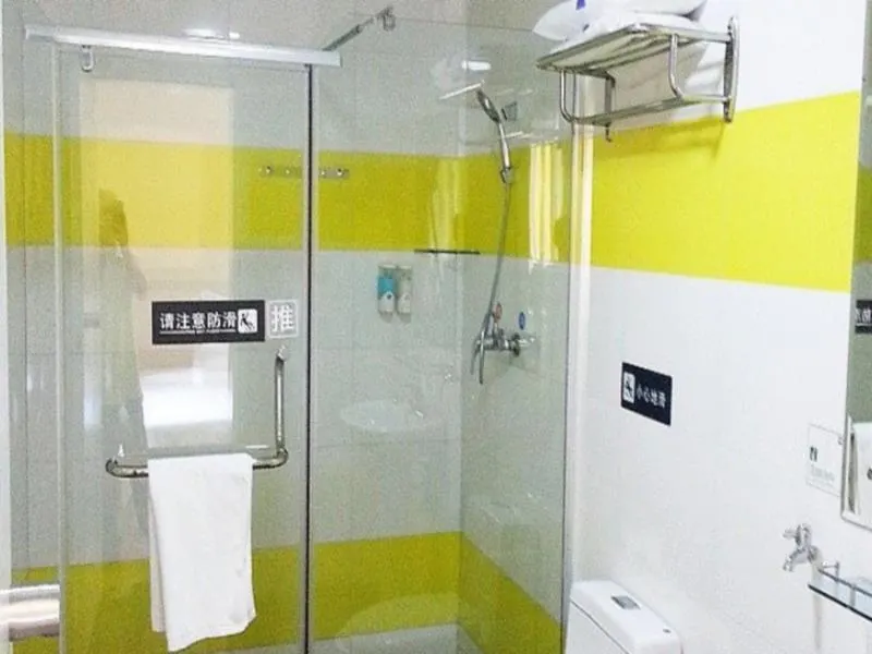 7Days Inn Wuhan Optical Valley Guanshan Avenue University Road - Image 1