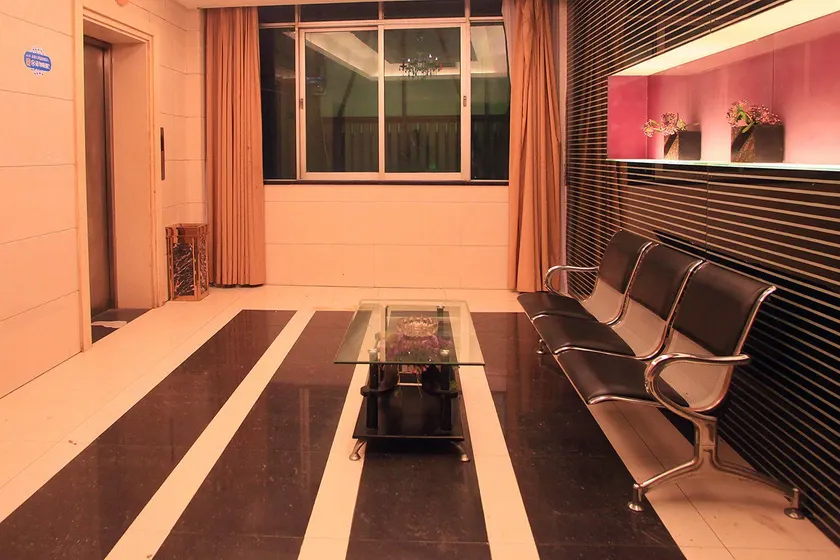 Weini Hotel (Yiyang Railway Station Olympic Park) - Image 1