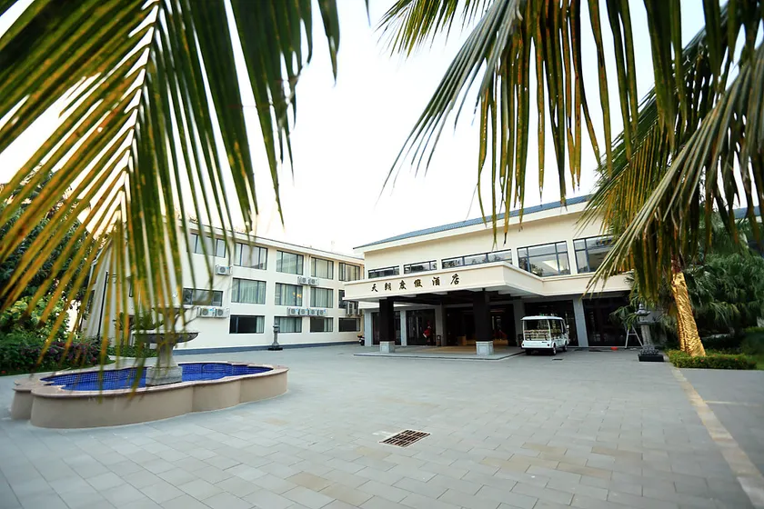 Nanwan Monkey Islet Tianlang Holiday Hotel - Image 1