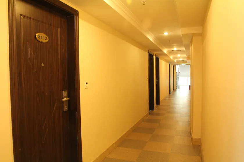 Huazhu Hotel - Image 1