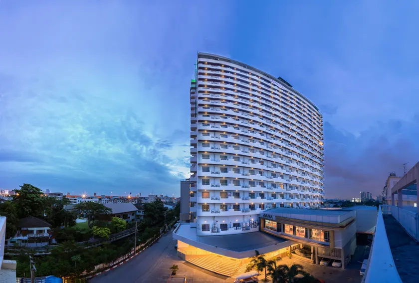 Avana Grand Hotel - Image 1