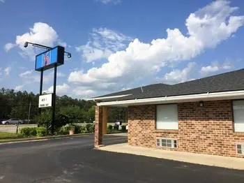 Motel 6 Sumter SC - Image 1