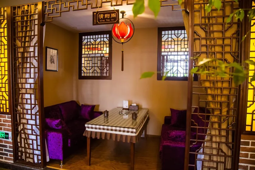 Ronhuw Garden Hotel - Image 1