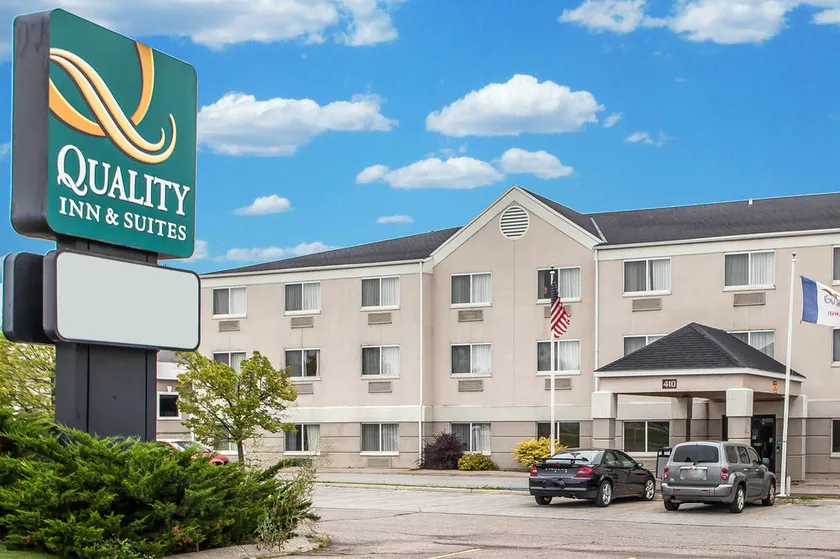 Comfort Inn & Suites Mason City - Clear Lake - Image 1