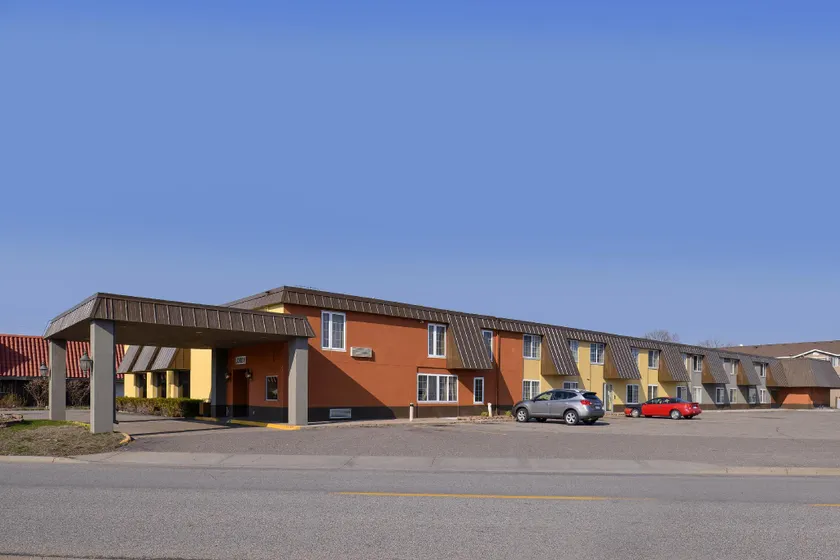 Americas Best Value Inn & Suites St. Cloud - Image 1