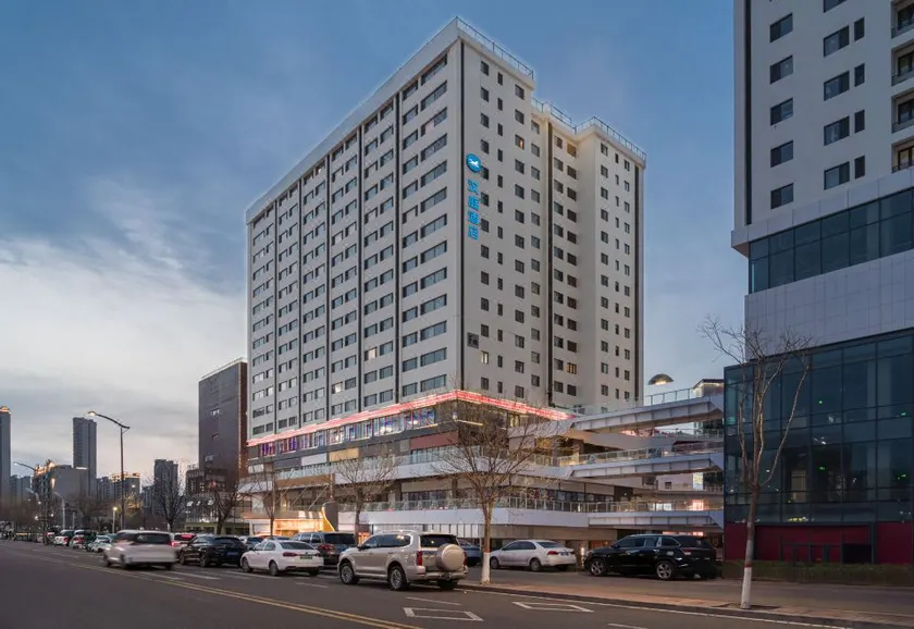 HanTing Hotel (Datong South Railway Station Fantawild Adventure) - Image 1