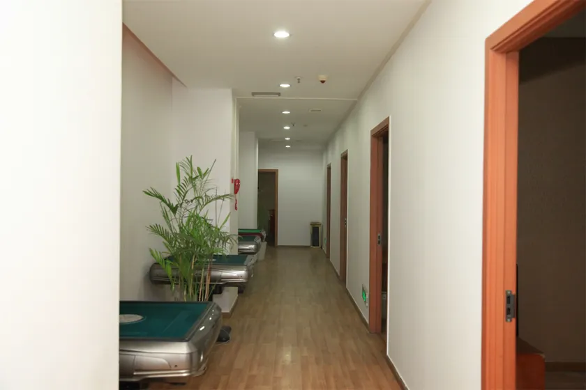 Junzhong Lvhua Hotel (Chongda Qizhong Ciqikou) - Image 1