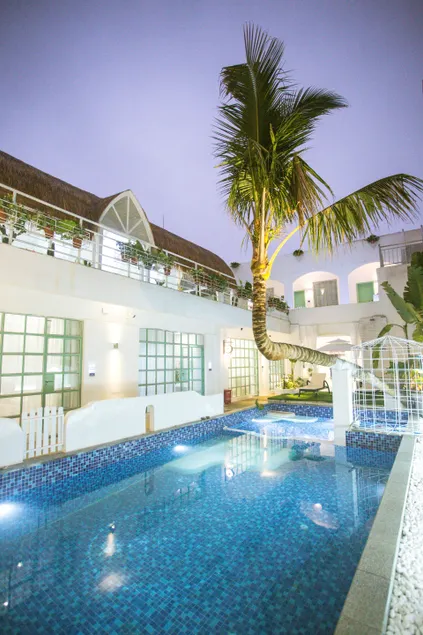 Mint Swimming Pool Design Hotel - Image 1