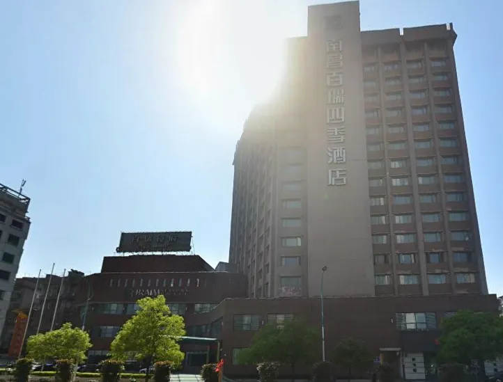 Braim Seasons Hotel - Image 1