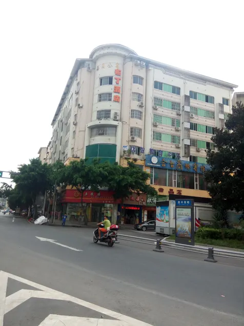 Pod Inn Hotel (Suining High-Speed Railway Station) - Image 1