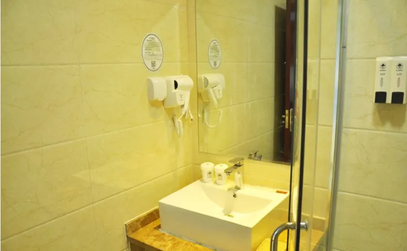 GreenTree Inn ShangXi Taiyuan Tisco West Road Express Hotel - Image 1