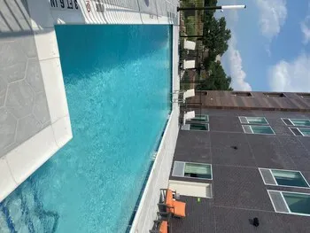 La Quinta Inn & Suites by Wyndham Lakeway - Image 1