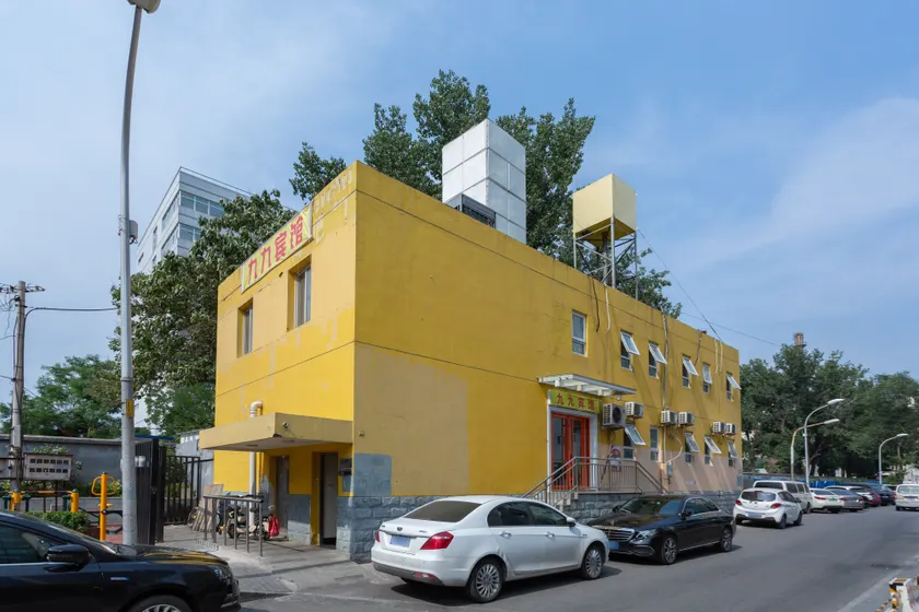 Jiujiu Hotel - Image 1