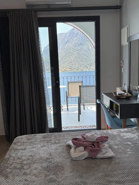 Kaloniki Rooms & Suites - Image 1