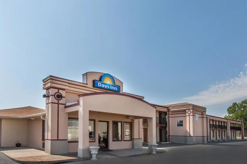 Days Inn by Wyndham El Reno - Image 1