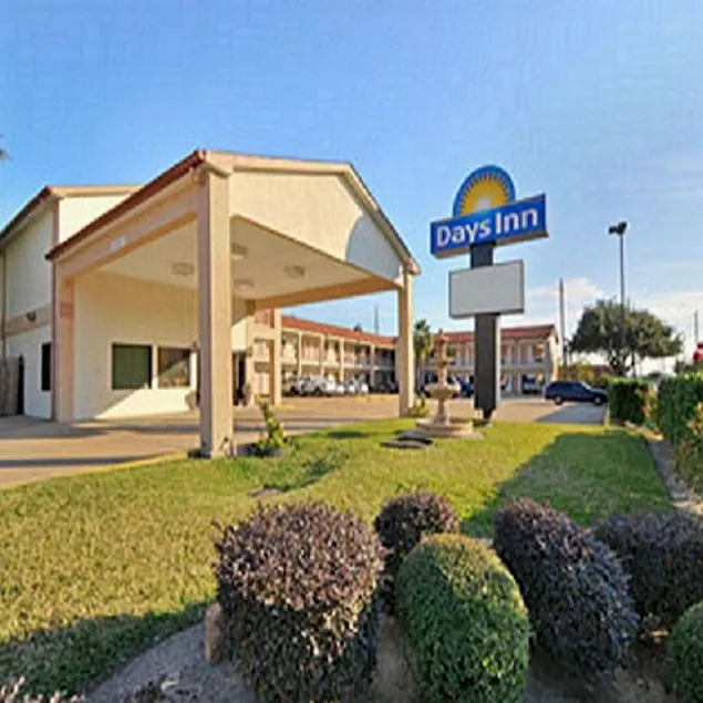 Days Inn by Wyndham Houston-Galleria TX - Image 1