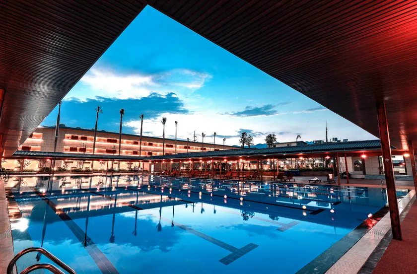 Tanghai Holiday Hotel - Image 1