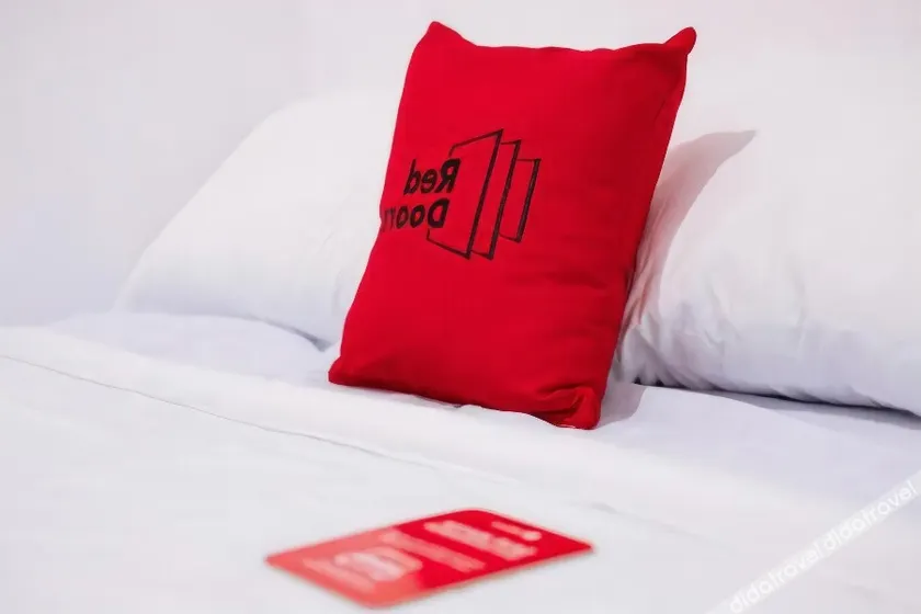 Reddoorz Plus Near Deli Park Mall Medan - Image 1