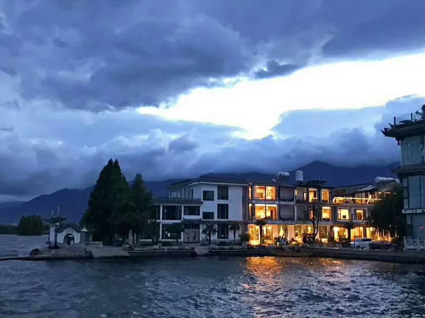 ShiLanLi·Lnn First-line Sea View Vacation Stay (Dali Longni Wharf Store) - Image 1