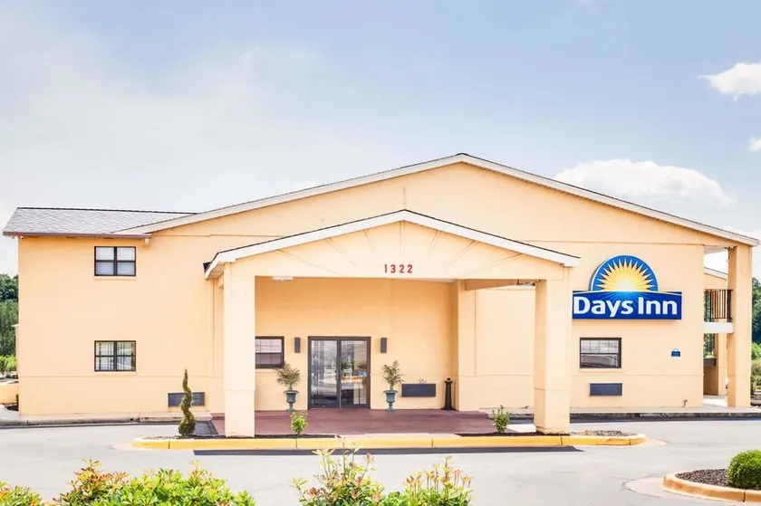 Clarion Pointe Athens - Image 1