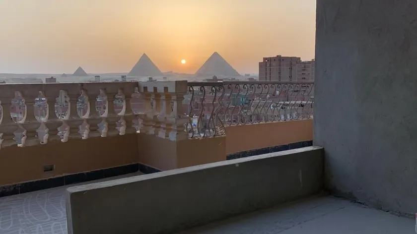 Horus Horizon Pyramids View Inn - Image 1