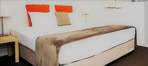 Australian Hotel Motel - Image 1