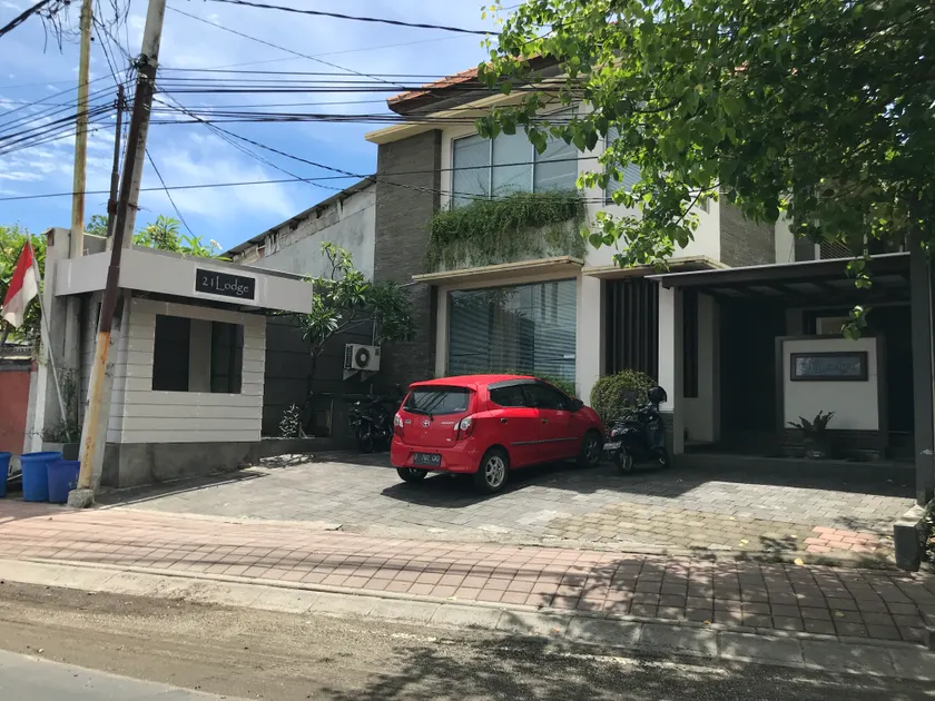 21 Lodge - Image 1
