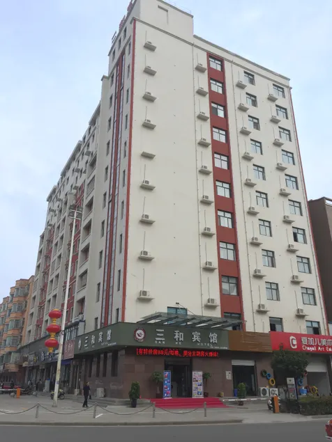 Pinglu Sanhe Hotel - Image 1