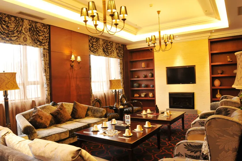 Rongchen International Holiday Hotel - Image 1